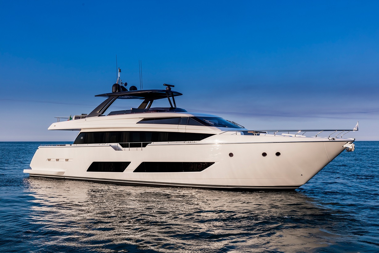 Ferretti 850